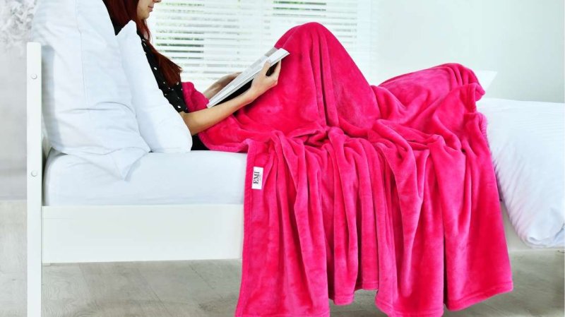 EMI_magenta_szinu_takaro