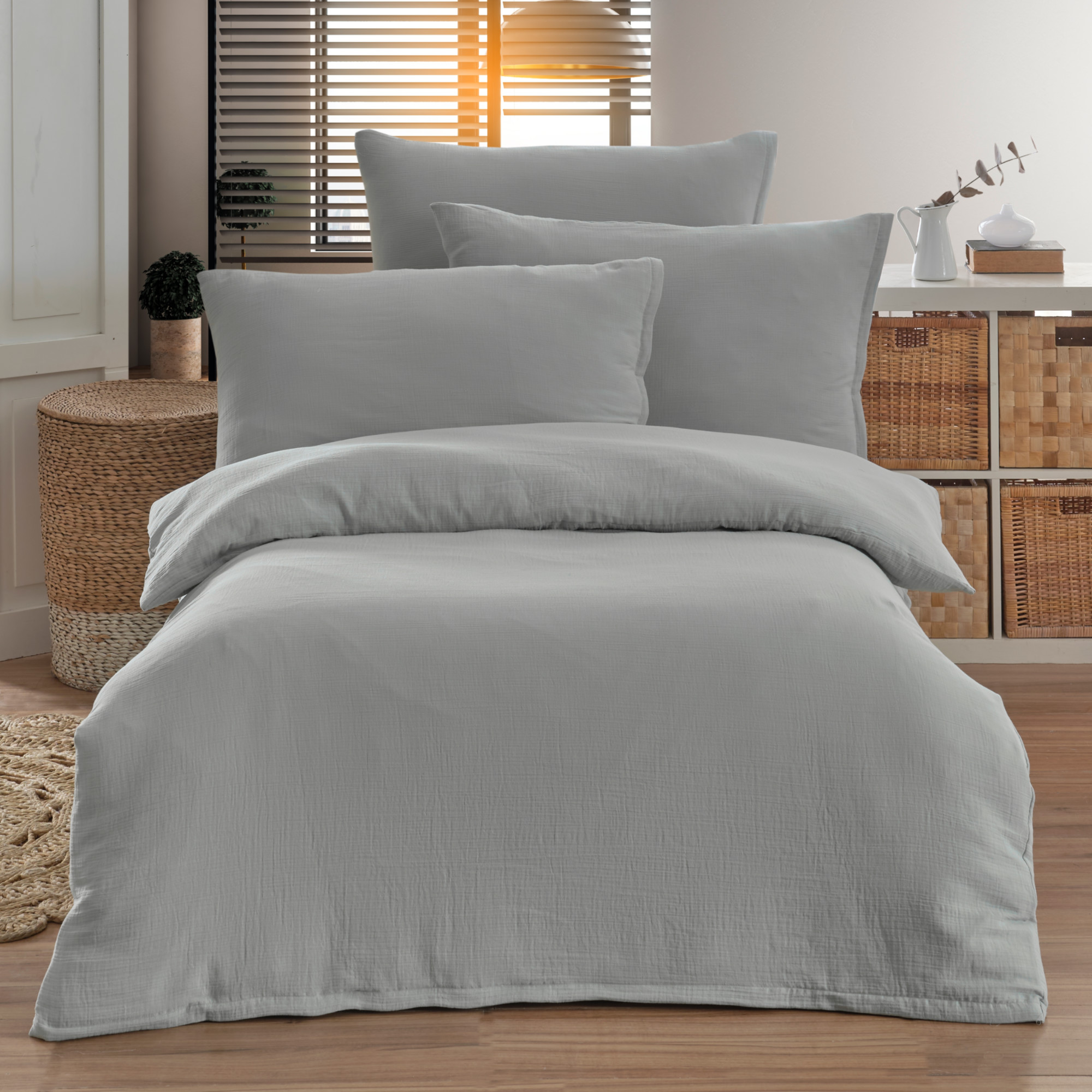 muselinove_obliecky_alanis_emi